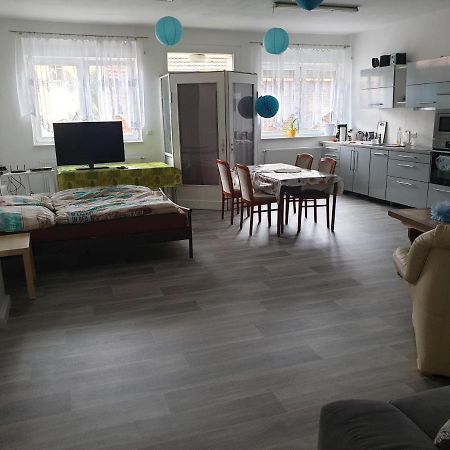 Einraum-Ferienwohnung 46M2 Eisenhuettenstadt-Diehlo Kültér fotó