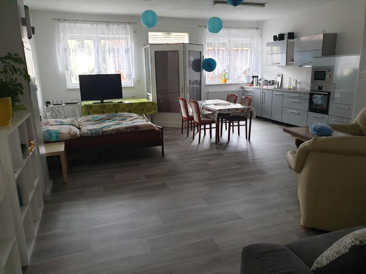 Einraum-Ferienwohnung 46M2 Eisenhuettenstadt-Diehlo Kültér fotó